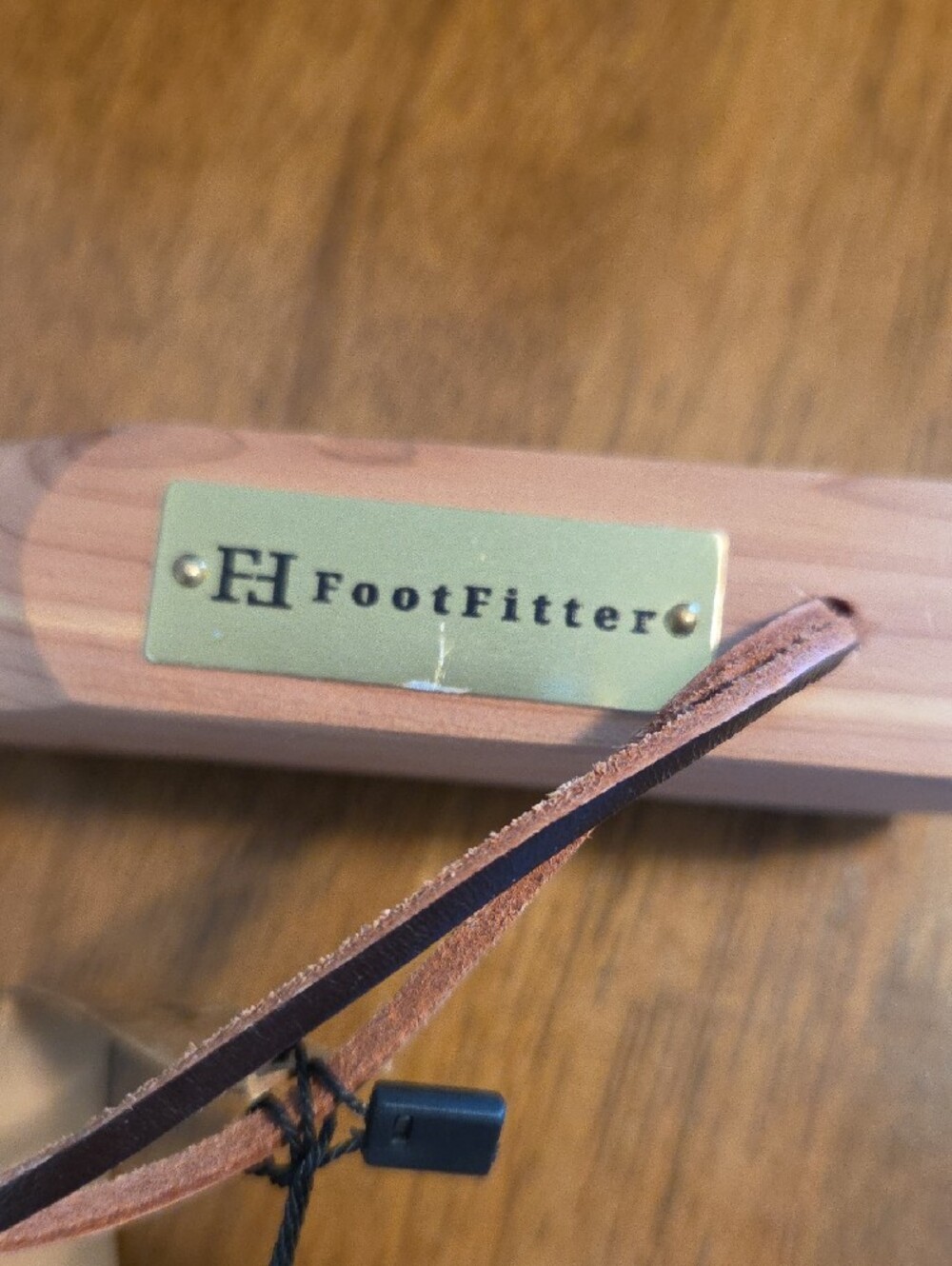 Wooden Cedar Shoe Trees with Brass Adjustable Rods - Natural Cedar - Picture 2 of 8